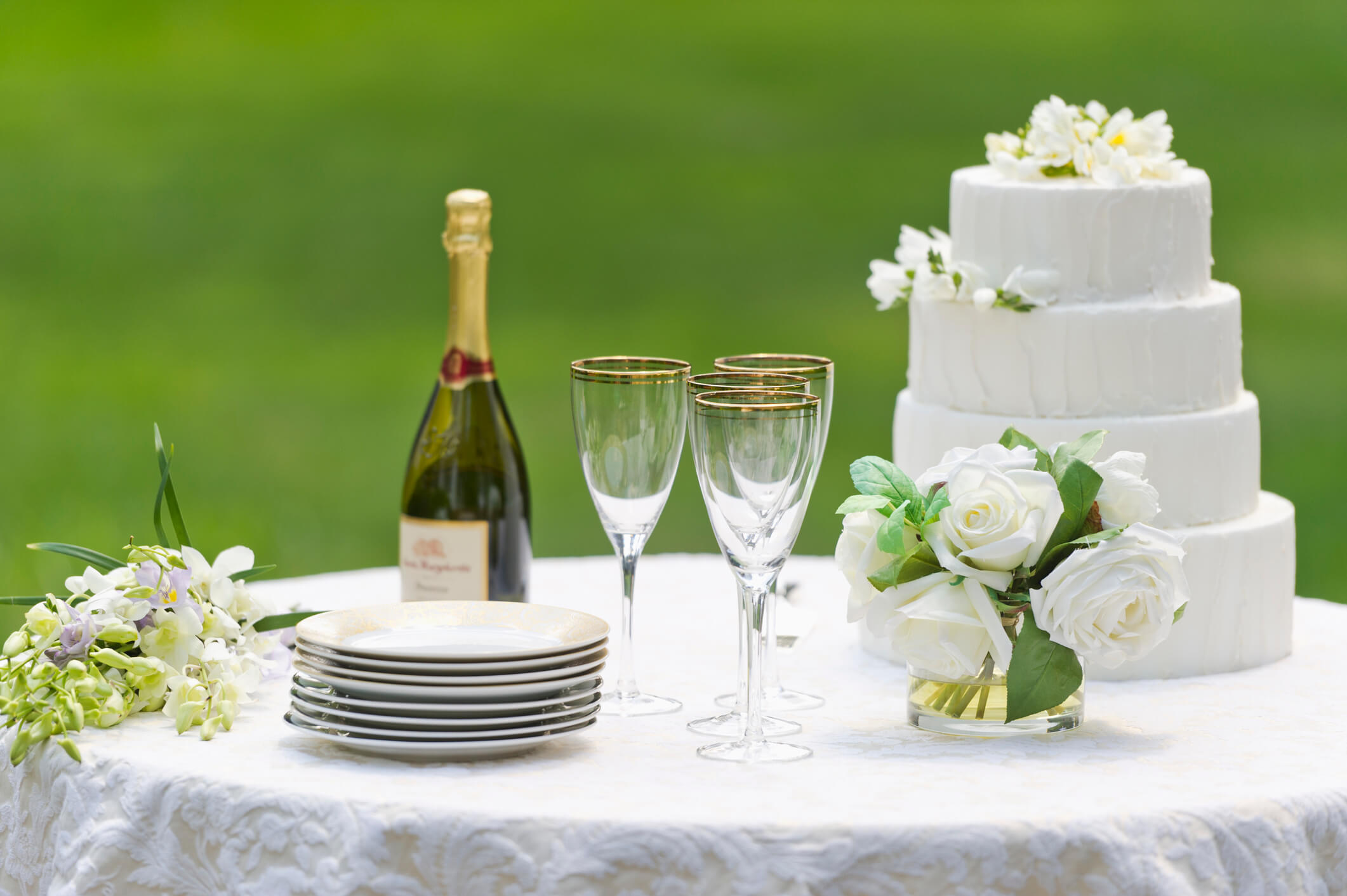 The Minimalist Wedding Trend Explained Wedding Spot Blog